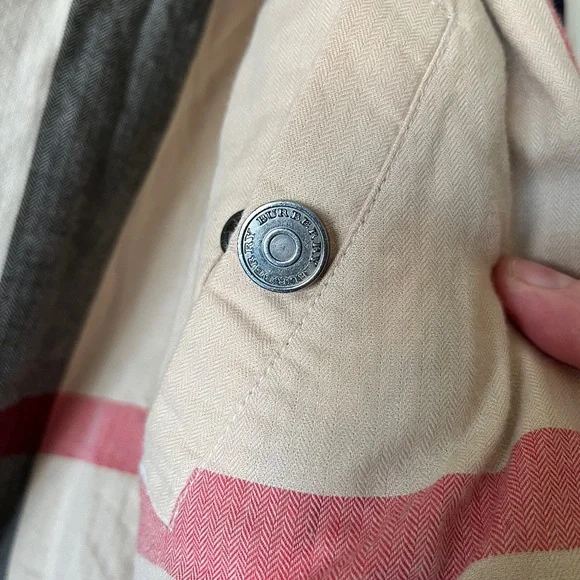 Burberry reversible hooded boys jacket in navy blue - Picture 6 of 8